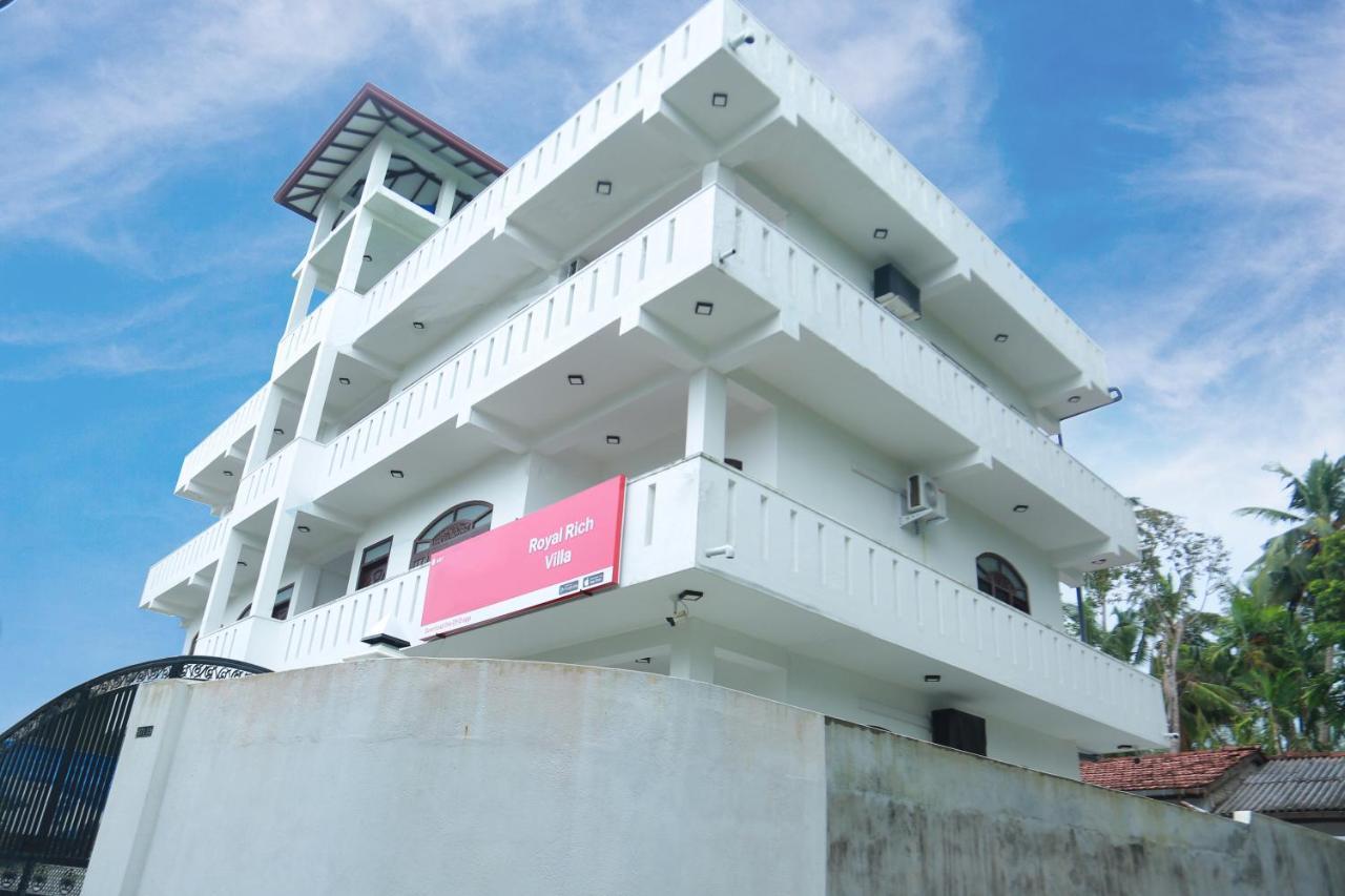 Royal Rich Villa 앰발랑고다 외부 사진