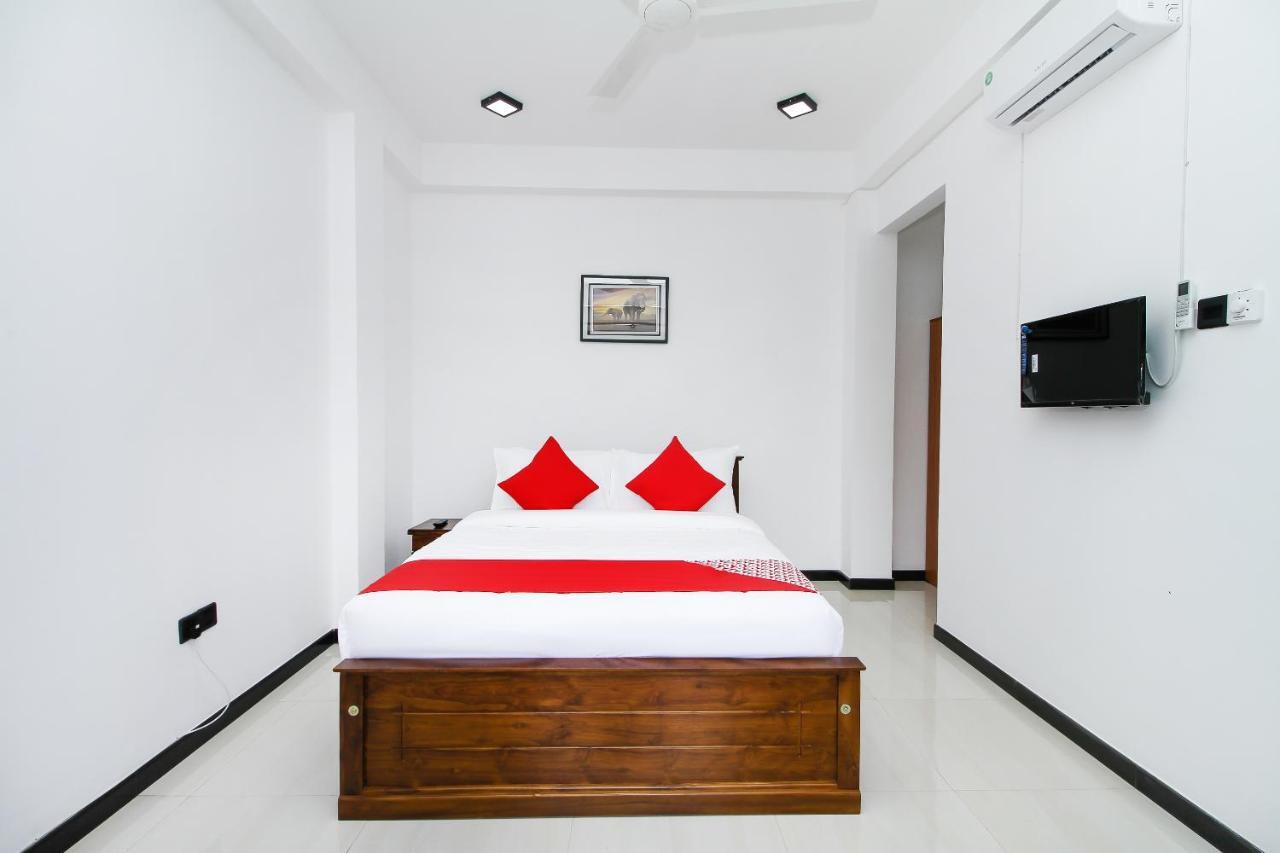 Royal Rich Villa 앰발랑고다 외부 사진