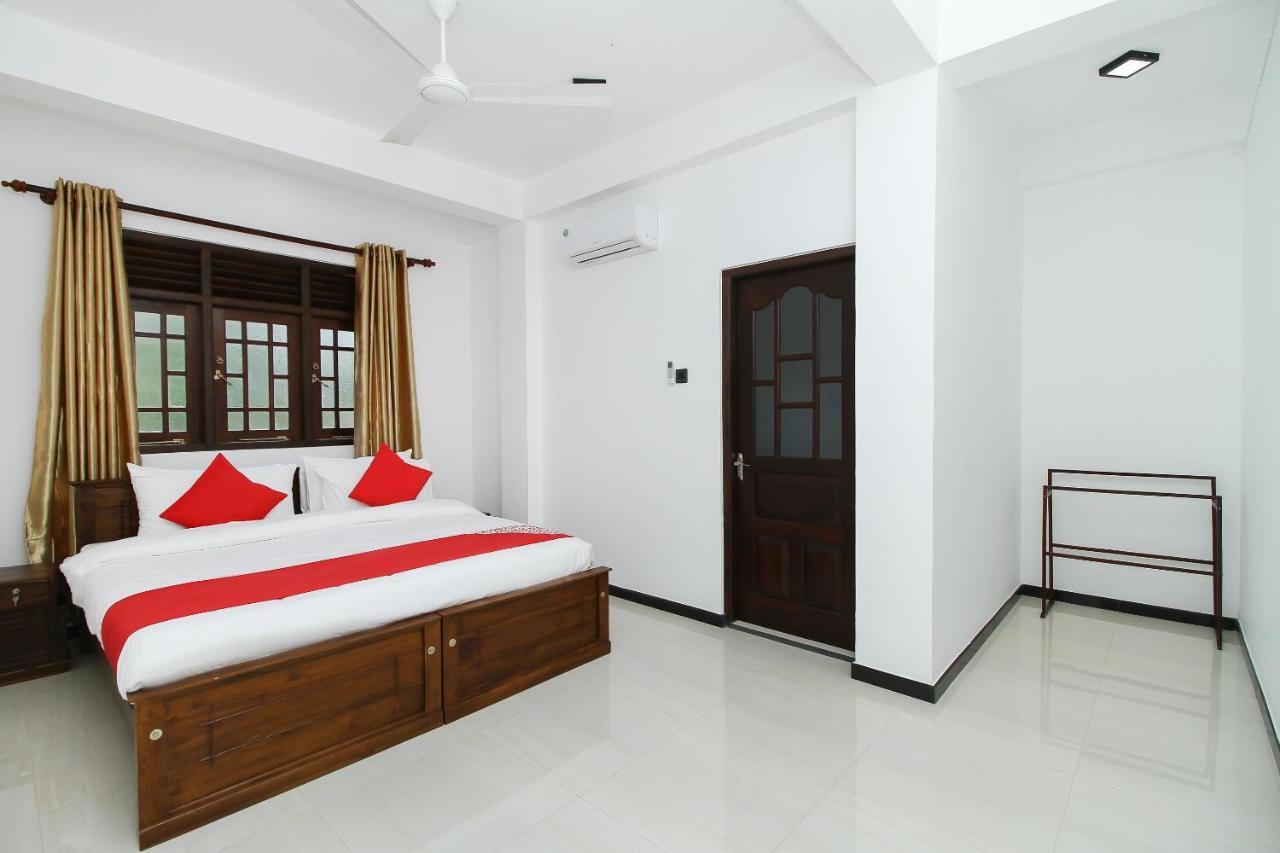 Royal Rich Villa 앰발랑고다 외부 사진