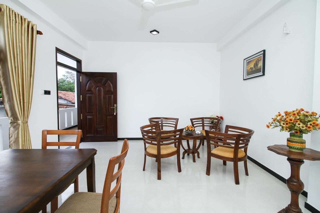 Royal Rich Villa 앰발랑고다 외부 사진