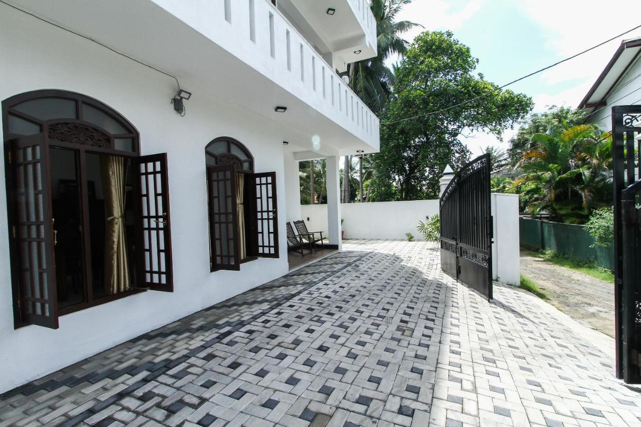 Royal Rich Villa 앰발랑고다 외부 사진