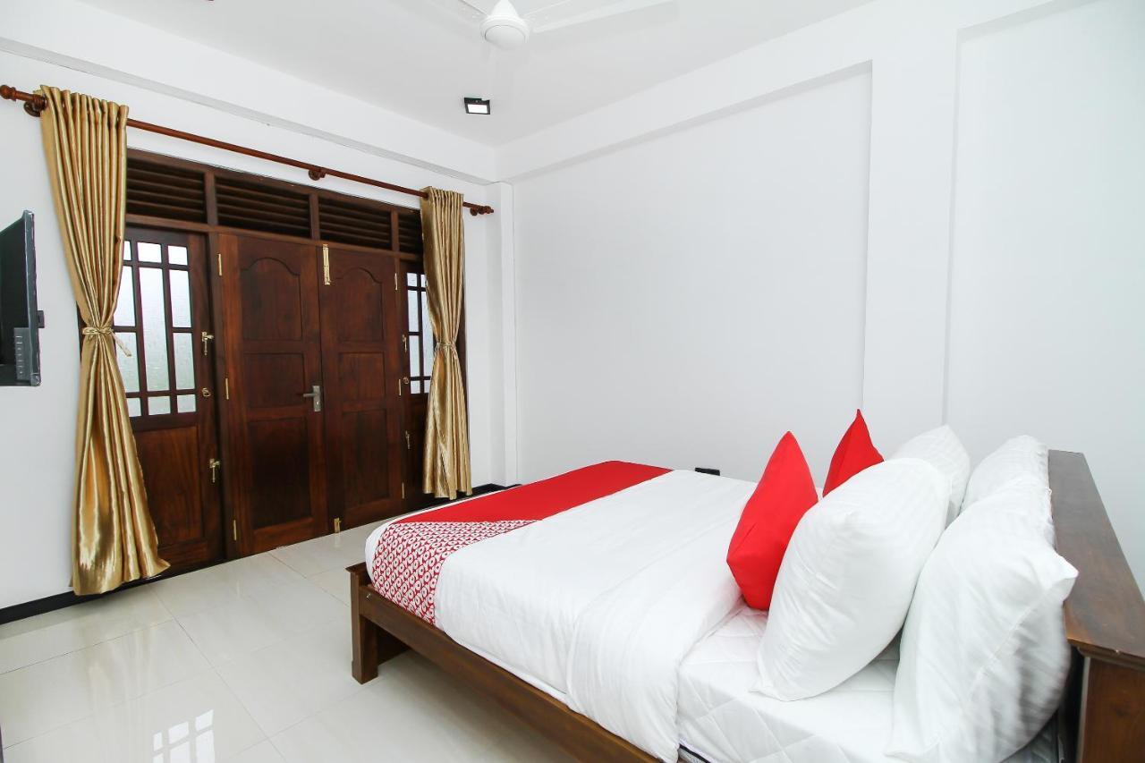 Royal Rich Villa 앰발랑고다 외부 사진