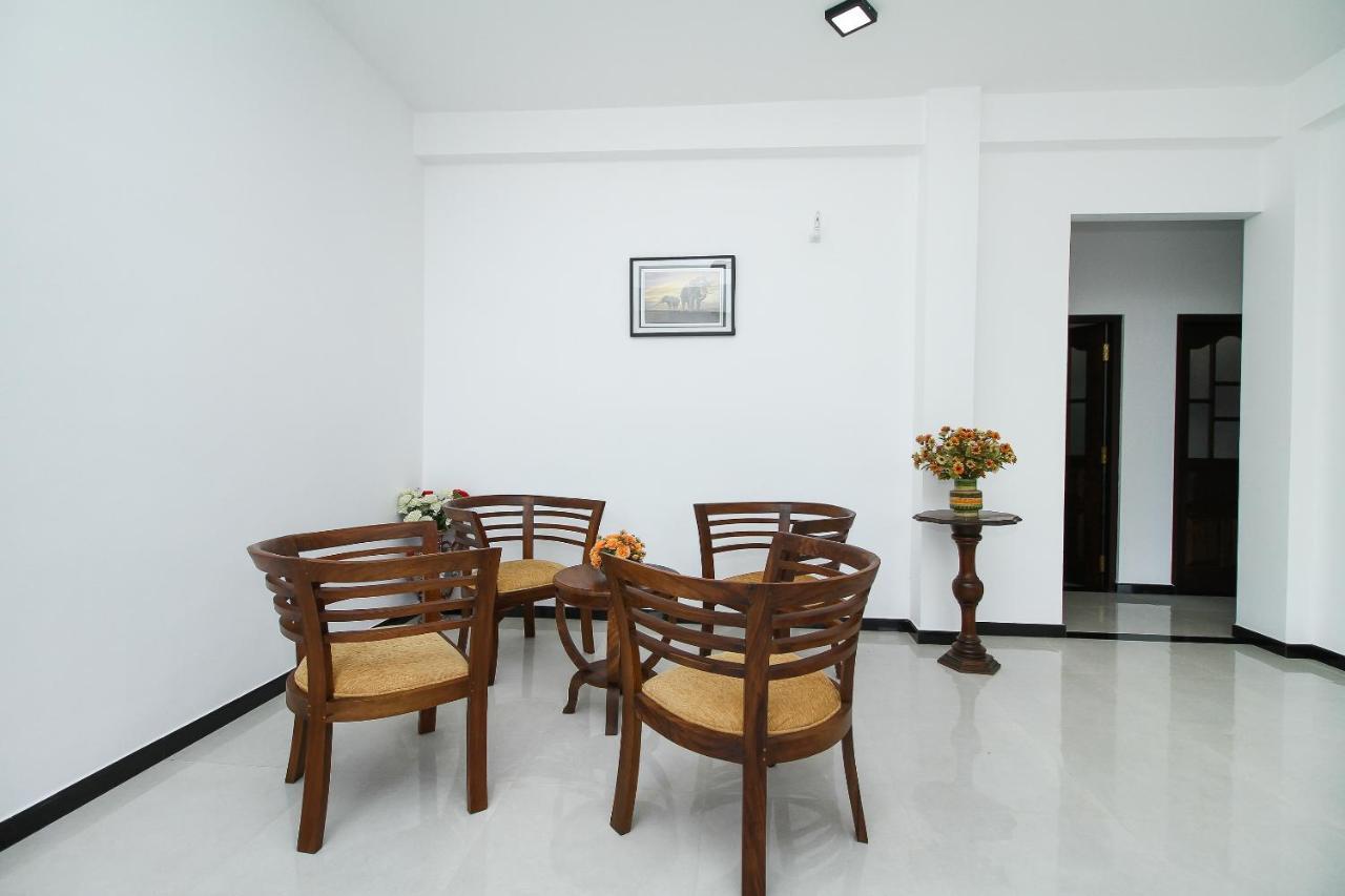 Royal Rich Villa 앰발랑고다 외부 사진